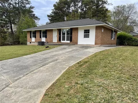 6927 Eunice Dr, Riverdale, GA 30274