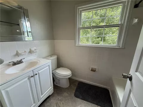 Bath - 5460 Huron Dr, Morrow, GA 30260 photo 1 of 2