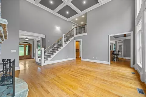 Living - 112 E Fork Ln, Pendergrass, GA 30567 photo 5 of 9