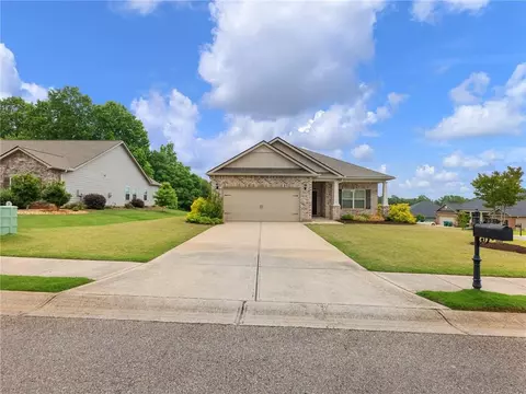 808 Hidden Hollow Cir, Commerce, GA 30529