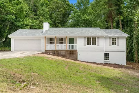 6273 Oak Ridge Dr, Flowery Branch, GA 30542