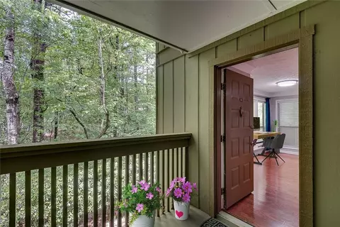 1015 Dunbar Dr, Dunwoody, GA 30338