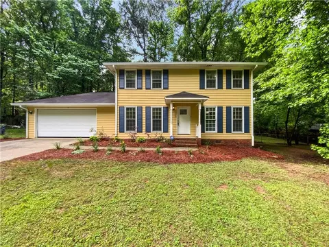8683 Twin Oaks Dr, Jonesboro, GA 30236