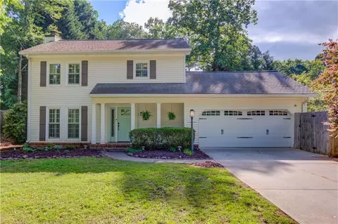 6006 Lanier Heights Cir, Buford, GA 30518