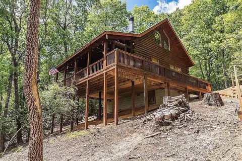 137 Ascherman Ct, Blue Ridge, GA 30513