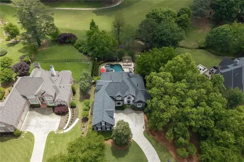 5860 Stoneleigh Dr, Suwanee, GA 30024 photo 2