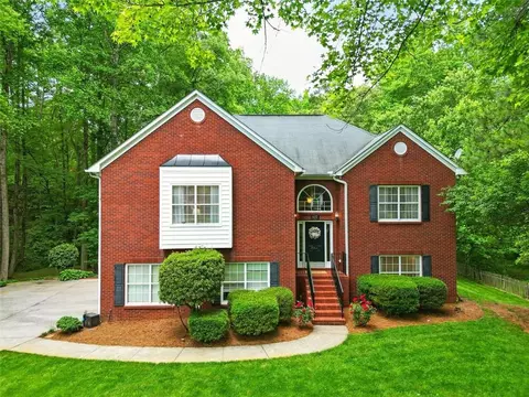 827 Pinehurst Dr, Woodstock, GA 30188
