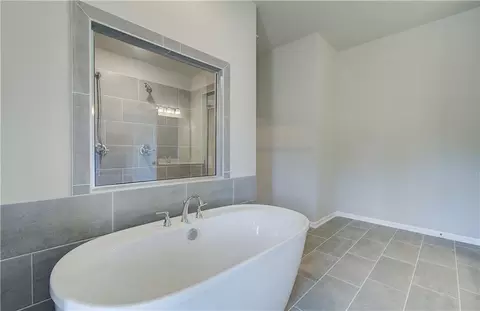 Bath - 162 Haverling Pass, Hampton, GA 30252 photo 3 of 4