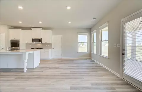 Living - 162 Haverling Pass, Hampton, GA 30252 photo 6 of 7