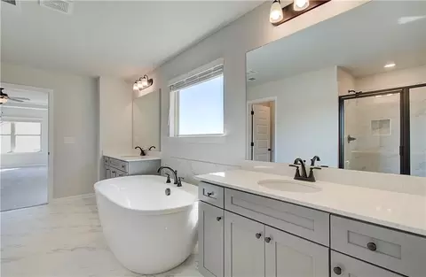 Bath - 178 Haverling Pass, Hampton, GA 30228 photo 3 of 3