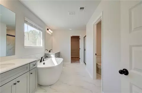 Bath - 178 Haverling Pass, Hampton, GA 30228 photo 1 of 3