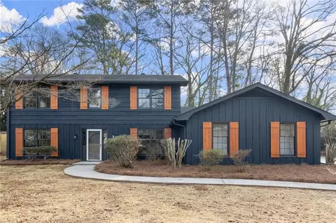 5427 Fieldgreen Dr, Stone Mountain, GA 30088