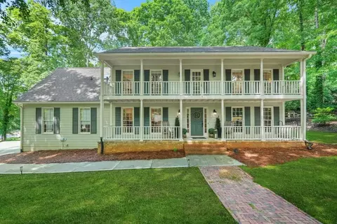 3870 Windhurst Dr, Lilburn, GA 30047