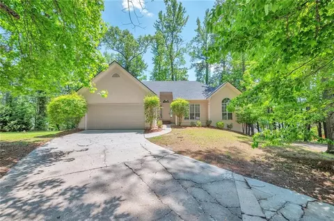 616 Lone Oak Ct, Lithonia, GA 30058