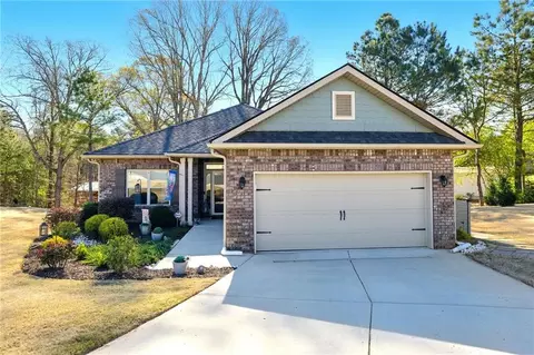 745 Skyview Dr, Commerce, GA 30529