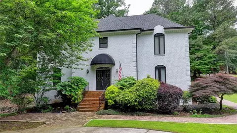 5025 Oak Bluff Ct, Atlanta, GA 30350