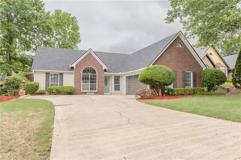 4565 English Oaks Ln, Lilburn, GA 30047