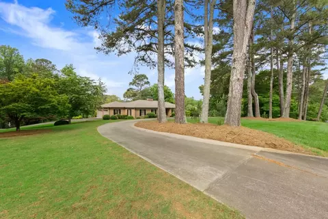 607 E Lake Dr, Gainesville, GA 30506