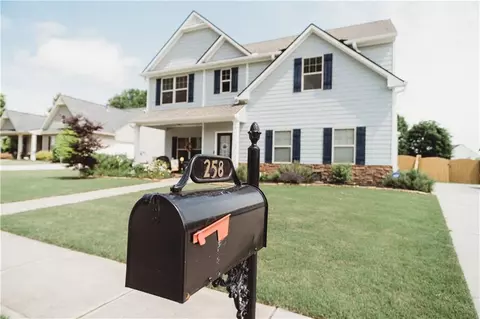 258 Creek View Ln, Acworth, GA 30102