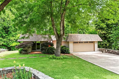 1075 Winding Branch Ln, Atlanta, GA 30338