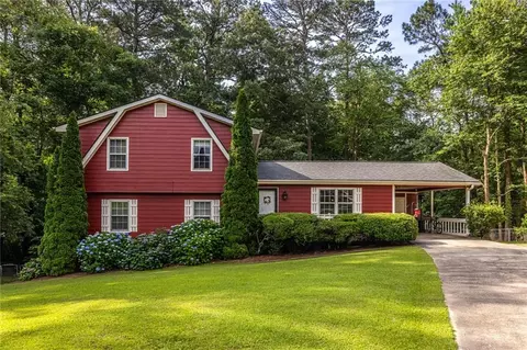 1102 Waverly Dr, Lawrenceville, GA 30046