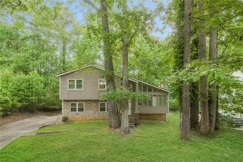 8607 Wood Springs Ct, Douglasville, GA 30135