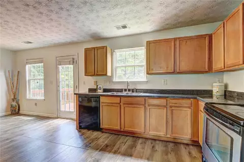 Kitchen - 347 Cobblestone Ct, Hampton, GA 30228 photo 2 of 2