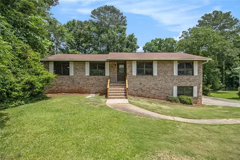 530 Village Green Ct SW, Lilburn, GA 30047