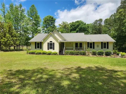 350 Lakeview Dr, Brooks, GA 30205