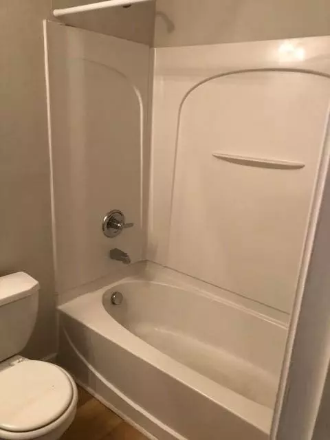 Bath - 1843 Grove Way, Hampton, GA 30228 photo 2 of 3