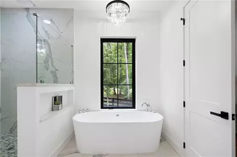 Bath - 2595 Grassview Dr, Milton, GA 30004 photo 1 of 10