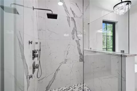 Bath - 2595 Grassview Dr, Milton, GA 30004 photo 2 of 10