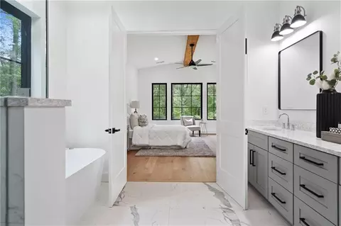 Bath - 2595 Grassview Dr, Milton, GA 30004 photo 3 of 10