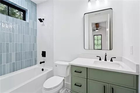 Bath - 2595 Grassview Dr, Milton, GA 30004 photo 4 of 10