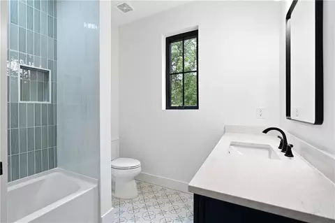 Bath - 2595 Grassview Dr, Milton, GA 30004 photo 5 of 10
