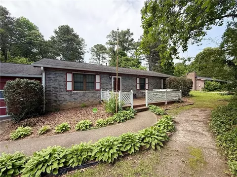 2857 Spanish Oak Dr SW, Lilburn, GA 30047