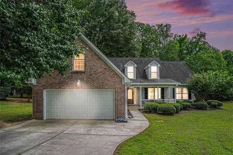609 Ashton Manor Dr, Loganville, GA 30052