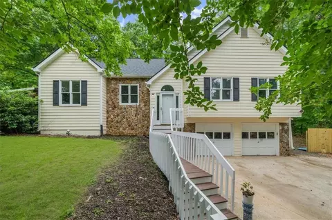5640 Rolling Oaks Dr, Cumming, GA 30040