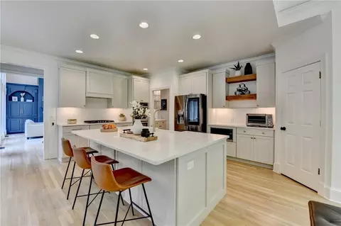 Kitchen - 7920 Tintern Trce, Duluth, GA 30097 photo 15 of 22