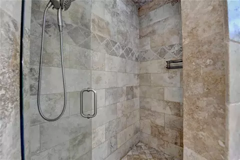 Bath - 7920 Tintern Trce, Duluth, GA 30097 photo 11 of 14