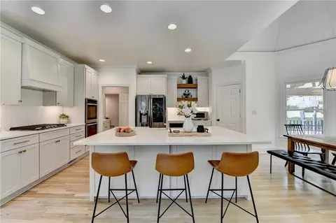 Kitchen - 7920 Tintern Trce, Duluth, GA 30097 photo 12 of 22