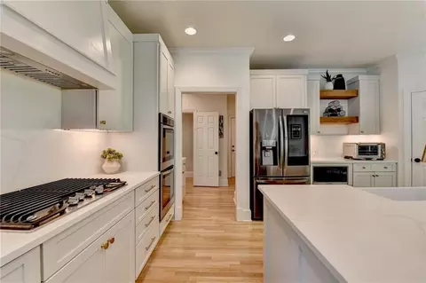 Kitchen - 7920 Tintern Trce, Duluth, GA 30097 photo 4 of 22