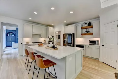 Kitchen - 7920 Tintern Trce, Duluth, GA 30097 photo 10 of 22
