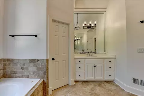 Bath - 7920 Tintern Trce, Duluth, GA 30097 photo 12 of 14