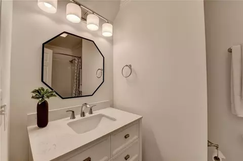 Bath - 7920 Tintern Trce, Duluth, GA 30097 photo 2 of 14