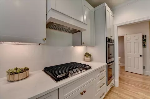 Kitchen - 7920 Tintern Trce, Duluth, GA 30097 photo 5 of 22