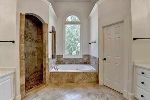 Bath - 7920 Tintern Trce, Duluth, GA 30097 photo 8 of 14