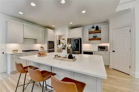 Kitchen - 7920 Tintern Trce, Duluth, GA 30097 photo 11 of 22