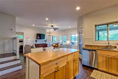 Kitchen - 4610 Murray Cove Rd, Tiger, GA 30576 photo 3 of 5