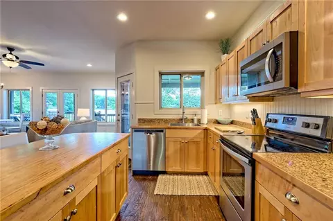 Kitchen - 4610 Murray Cove Rd, Tiger, GA 30576 photo 2 of 5